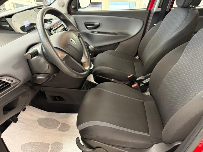 Lancia Ypsilon 1.2 Silver 69cv unico proprietario - immagine 1